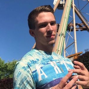 Meet your Posher, Adam